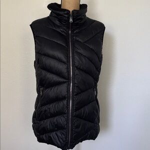 EUC Bernardo Quilted Black Vest with Plush Collar